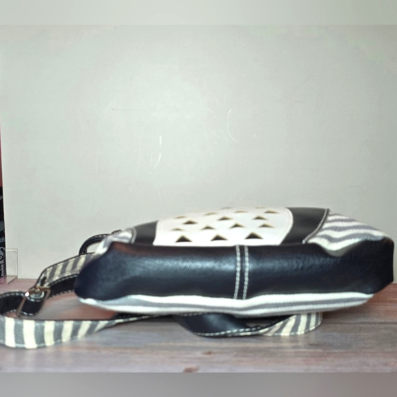 Novelty Black & White Striped Owl Crossbody Shoulder Bag Purse Fabric PVC - Picture 3 of 6